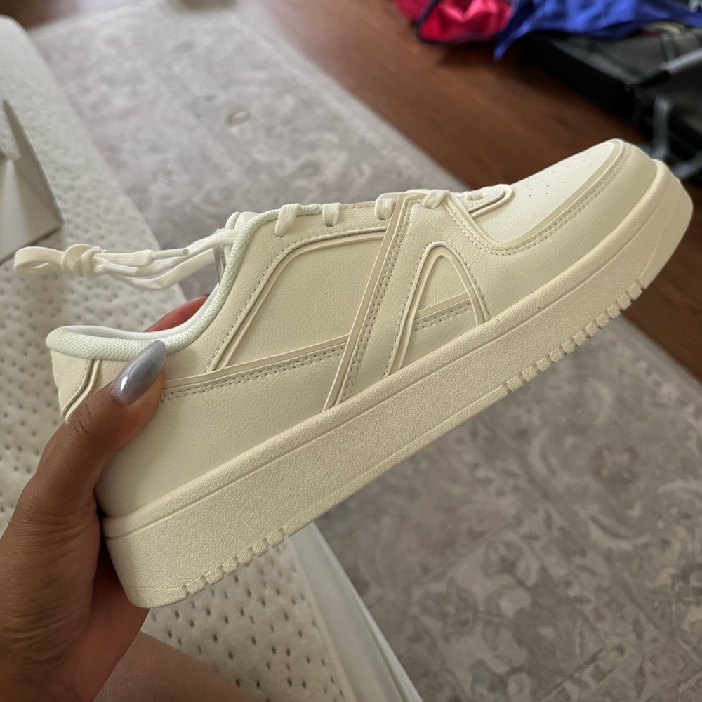 APL Women’s Nostalgia ‘87 Sneakers (white)